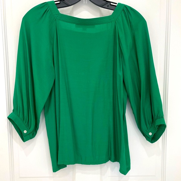 EUC, XSP, gorgeous Kelly green square neck blouse with 3/4 sleeves with button - Picture 2 of 5